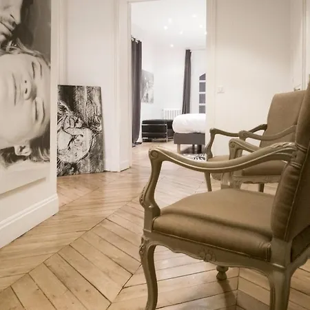 Апартаменты Champs Elysees - Luxueux 3 Chambres